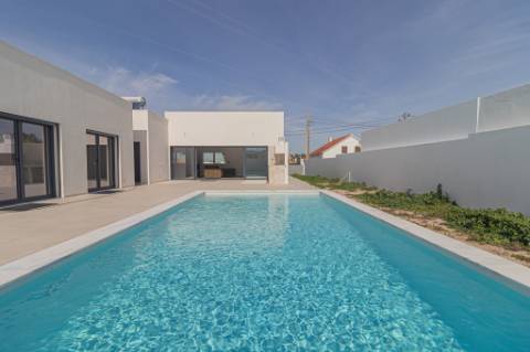 Moradia T4 Térrea com Piscina | Azeitão | Lote 750m²