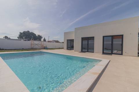 Moradia T4 Térrea com Piscina | Azeitão | Lote 750m²