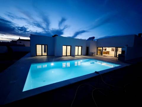 Moradia T4 Térrea com Piscina | Azeitão | Lote 750m²