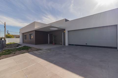 Moradia T4 Térrea com Piscina | Azeitão | Lote 750m²