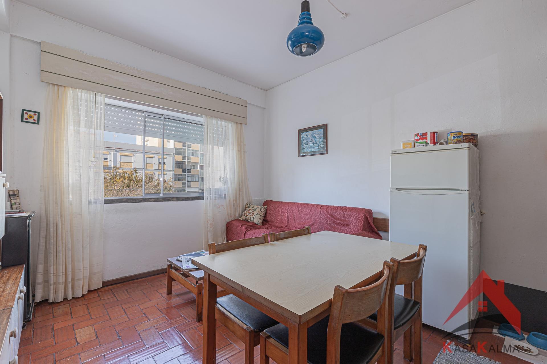 Venda conjunta de 2 apartamentos T1 - Miratejo