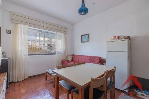 Venda conjunta de 2 apartamentos T1 - Miratejo