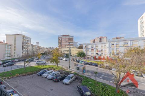 Venda conjunta de 2 apartamentos T1 - Miratejo