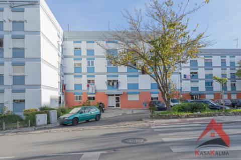 Venda conjunta de 2 apartamentos T1 - Miratejo