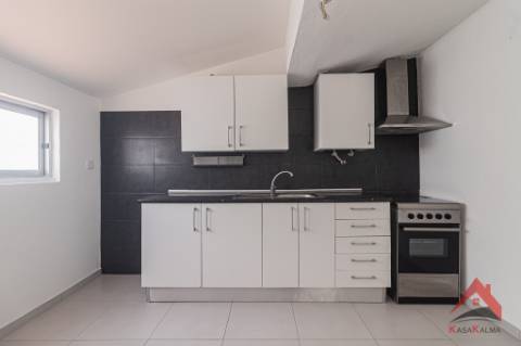 Arrenda-se T1 Totalmente Remodelado - Pronto a Habitar!