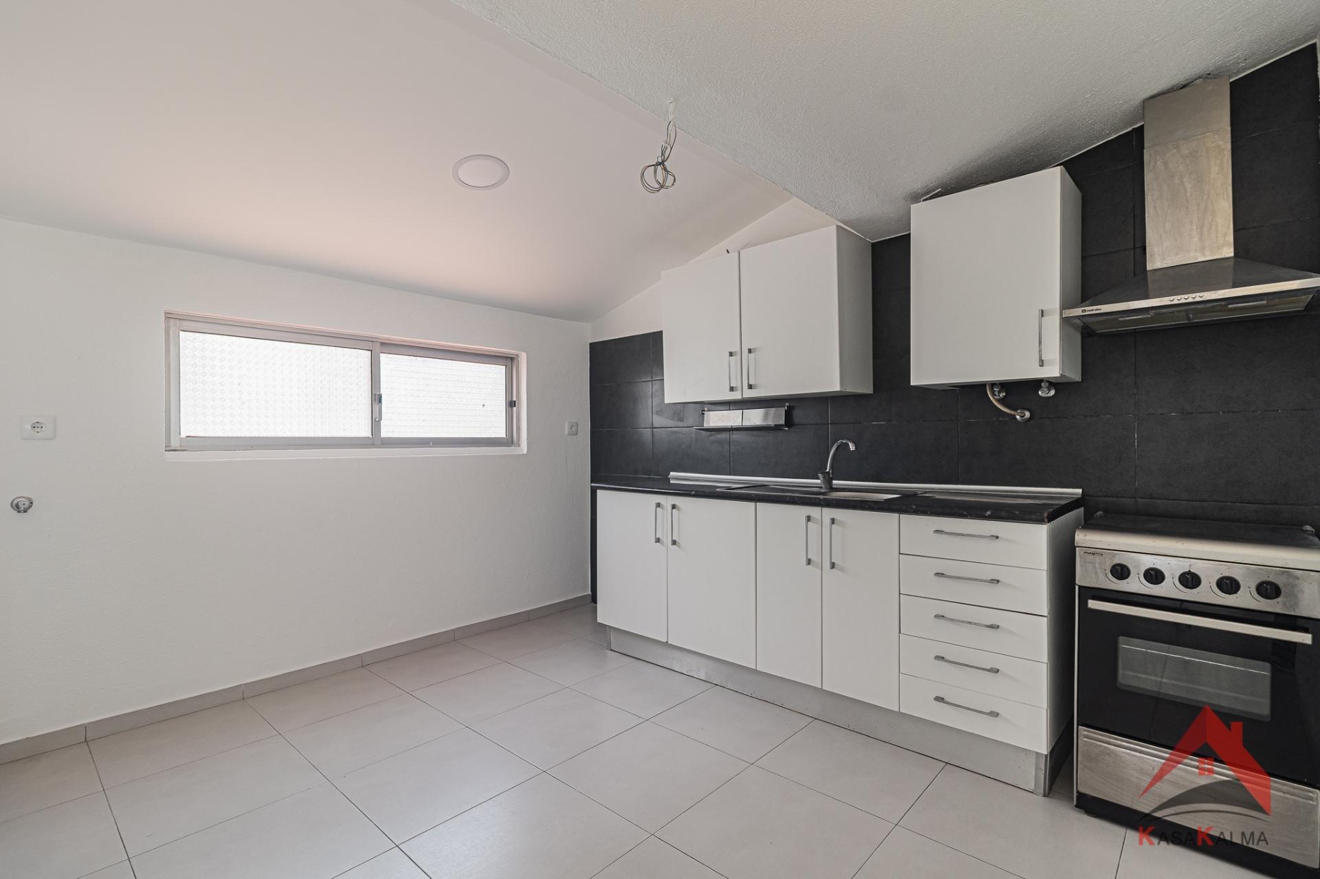 Arrenda-se T1 Totalmente Remodelado - Pronto a Habitar!