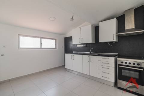 Arrenda-se T1 Totalmente Remodelado - Pronto a Habitar!