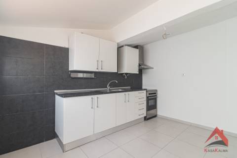 Arrenda-se T1 Totalmente Remodelado - Pronto a Habitar!