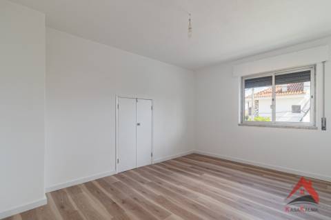 Arrenda-se T1 Totalmente Remodelado - Pronto a Habitar!