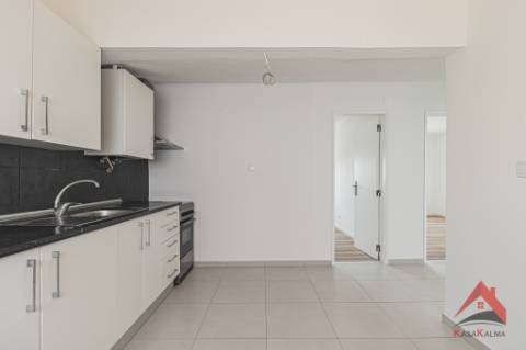 Arrenda-se T1 Totalmente Remodelado - Pronto a Habitar!
