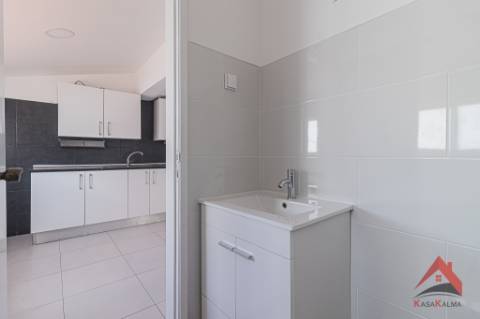 Arrenda-se T1 Totalmente Remodelado - Pronto a Habitar!