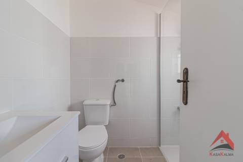 Arrenda-se T1 Totalmente Remodelado - Pronto a Habitar!