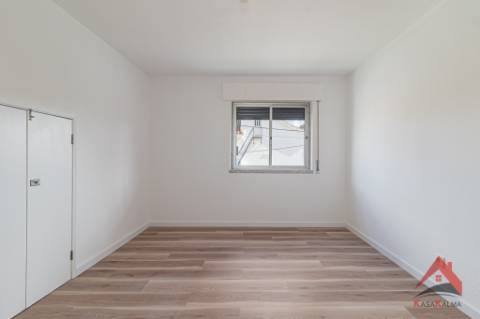 Arrenda-se T1 Totalmente Remodelado - Pronto a Habitar!