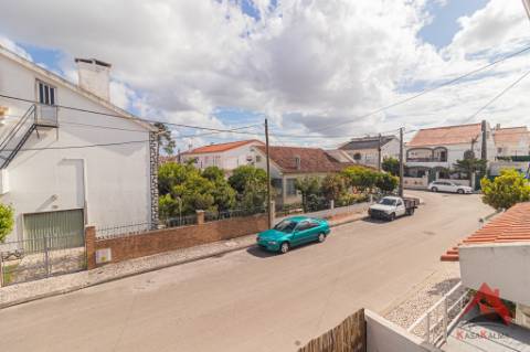 Arrenda-se T1 Totalmente Remodelado - Pronto a Habitar!