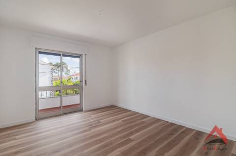 Arrenda-se T1 Totalmente Remodelado - Pronto a Habitar!