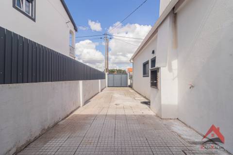 Arrenda-se T1 Totalmente Remodelado - Pronto a Habitar!