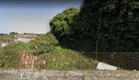 Terreno com casa para recuperar