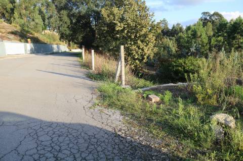 Terreno para construção de moradias próximo da faculdade de Gandra.