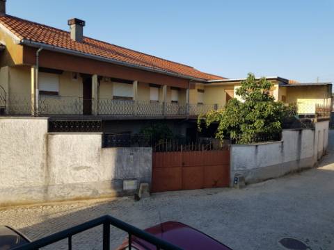 Casa próxima das termas de Vidago, nos caminhos de Santiago .