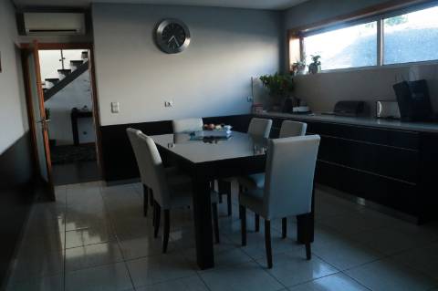 4 suites, cozinha equipada e painel solar!
