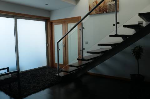 4 suites, cozinha equipada e painel solar!
