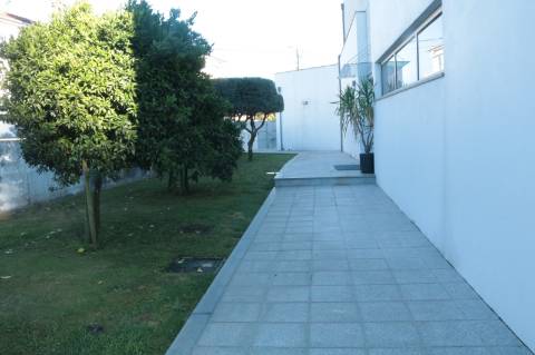 4 suites, cozinha equipada e painel solar!
