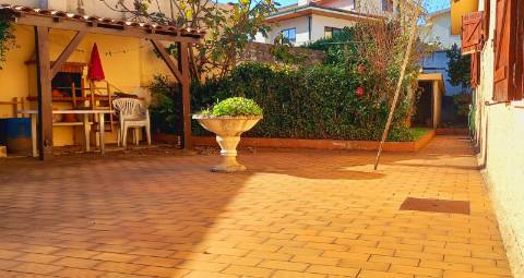 Vivenda Ideal para quem procura espaço , conforto e localização privilegiada.