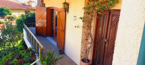 Vivenda Ideal para quem procura espaço , conforto e localização privilegiada.