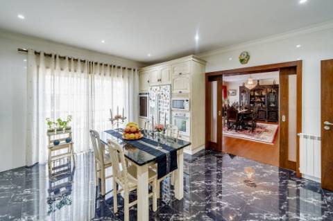 Luxo e espaço no centro da cidade de Paredes