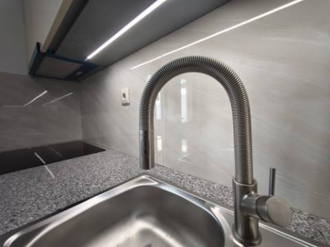 T3 Renovado com terraço em prédio também totalmente renovado com revestimento em capoto