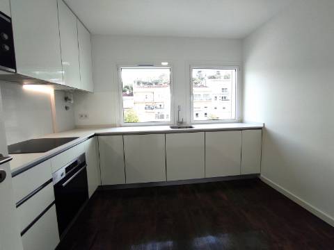 Apartamento T3, novo, em Coimbra
