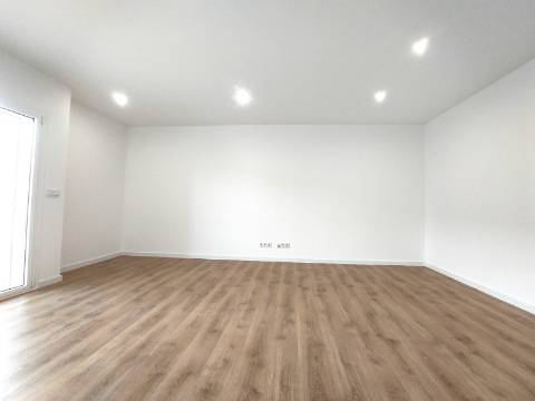 Apartamento T3, novo, em Coimbra

