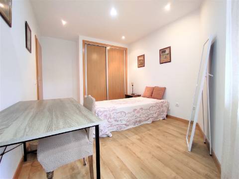 Quarto para arrendamento em São Martinho do Bispo