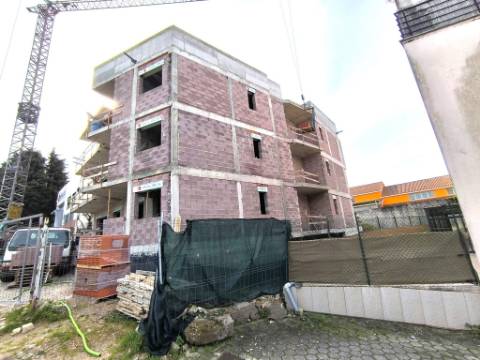 Apartamento T2, dúplex, em São Martinho do Bispo