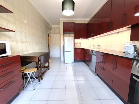 Apartamento T3, com vista mar, na Figueira da Foz