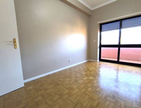 Apartamento T3, com vista mar, na Figueira da Foz