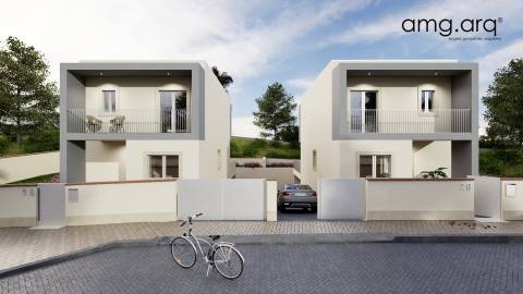 Moradia T4 em Santa Clara e Castelo Viegas