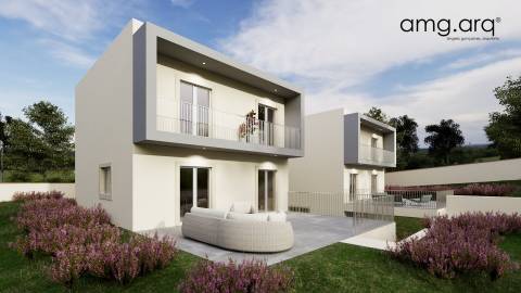 Moradia T4 em Santa Clara e Castelo Viegas