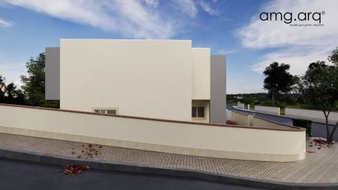 Moradia T4 em Santa Clara e Castelo Viegas