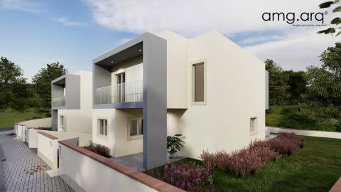 Moradia T4 em Santa Clara e Castelo Viegas