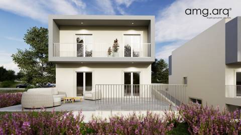 Moradia T4 em Santa Clara e Castelo Viegas