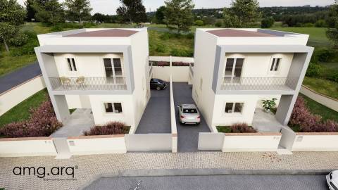 Moradia T4 em Santa Clara e Castelo Viegas