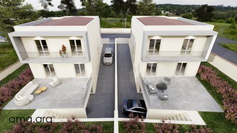 Moradia T4 em Santa Clara e Castelo Viegas