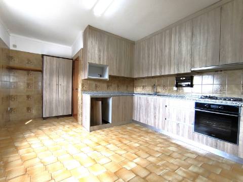 Apartamento T3 para arrendamento em Santa Clara