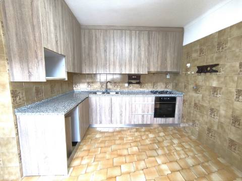 Apartamento T3 para arrendamento em Santa Clara