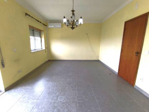 Apartamento T3 para arrendamento em Santa Clara