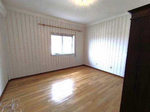 Apartamento T3 para arrendamento em Santa Clara