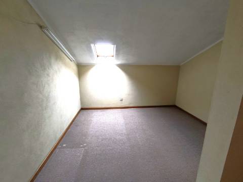 Apartamento T3 para arrendamento em Santa Clara