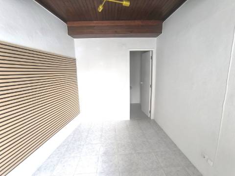 Escritório para arrendamento em Cernache