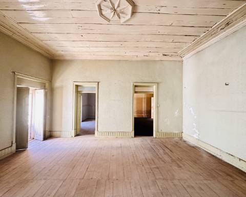 Prestígioso edifício histórico para renovar, 706 m2, no centro da cidade de Elvas.